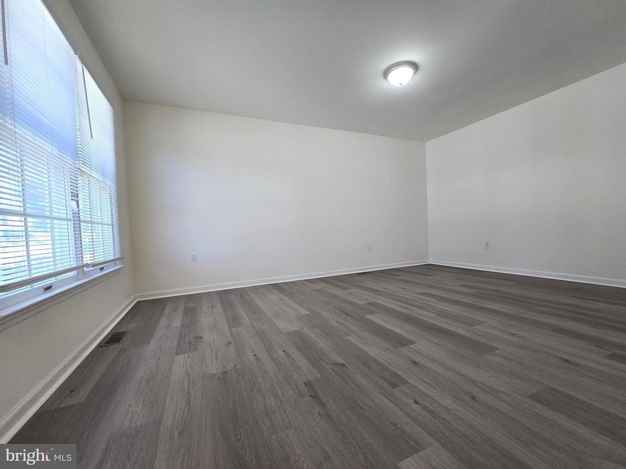 23 Lordship Ln - Photo 5 of 48