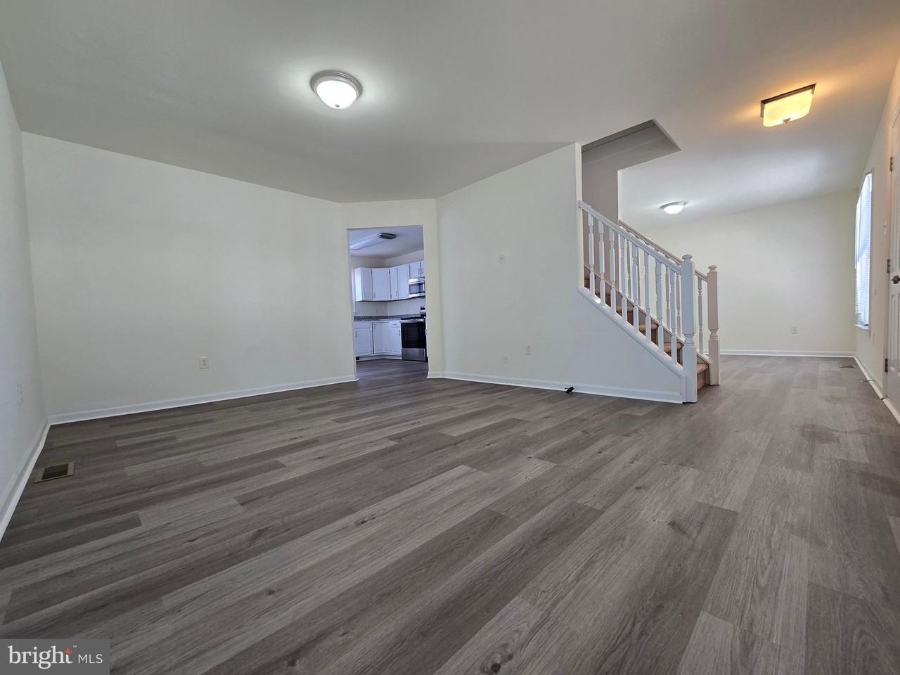 23 Lordship Ln - Photo 6 of 48