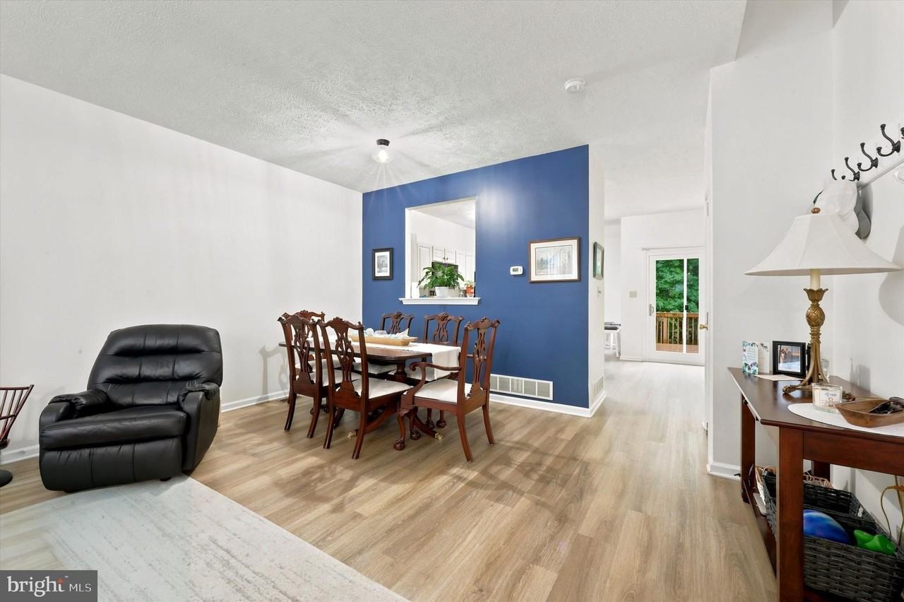 225 Cayman Ct - Photo 3 of 22