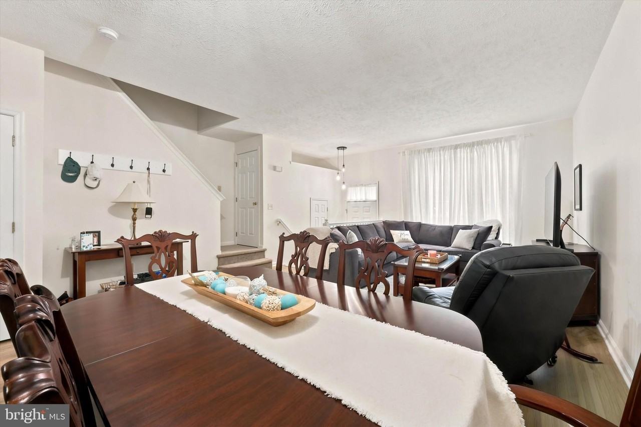 225 Cayman Ct - Photo 5 of 22