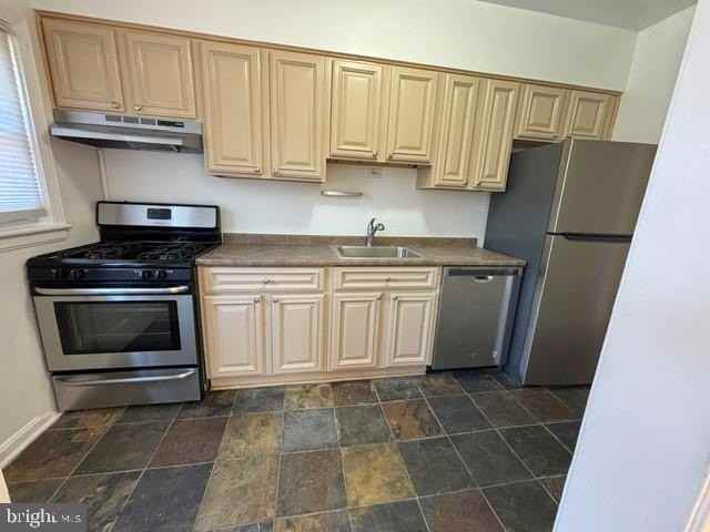 925 Chestnut Hill Ave - Photo 2 of 21