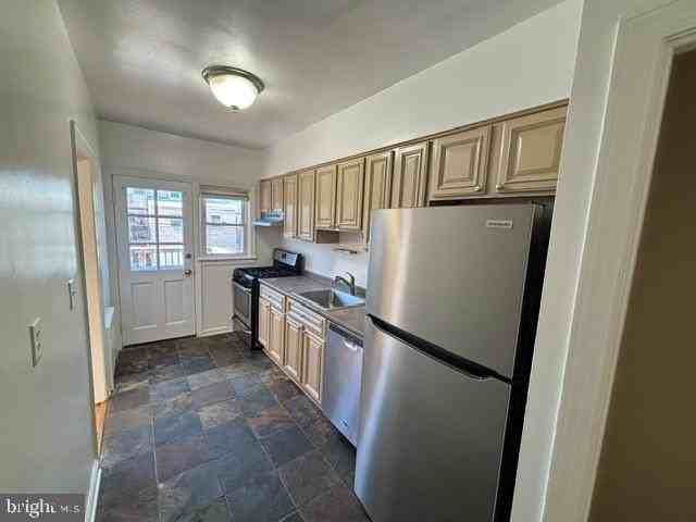 925 Chestnut Hill Ave - Photo 4 of 21