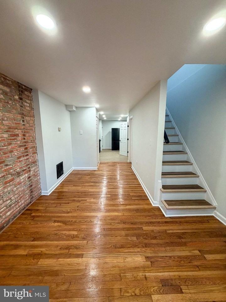 1226 W Pratt St - Photo 2 of 8
