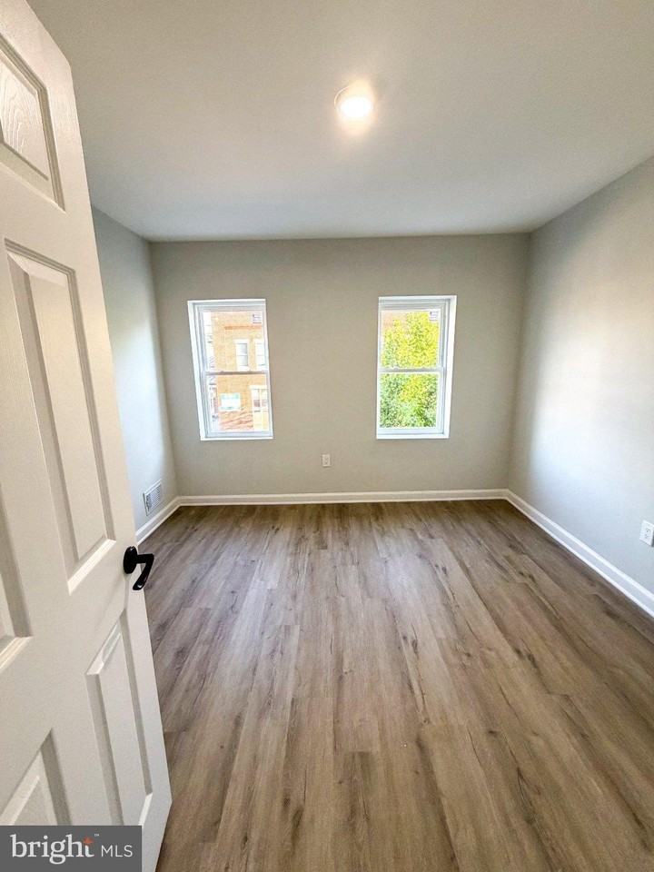 1226 W Pratt St - Photo 6 of 8