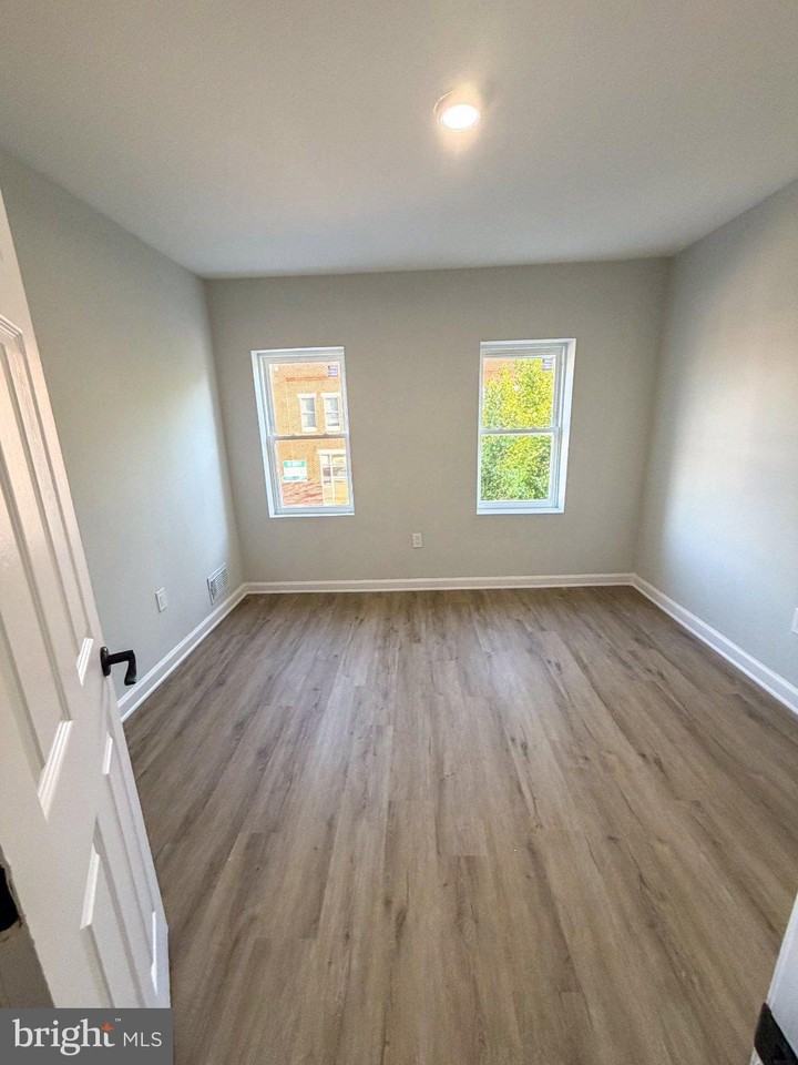1226 W Pratt St - Photo 7 of 8
