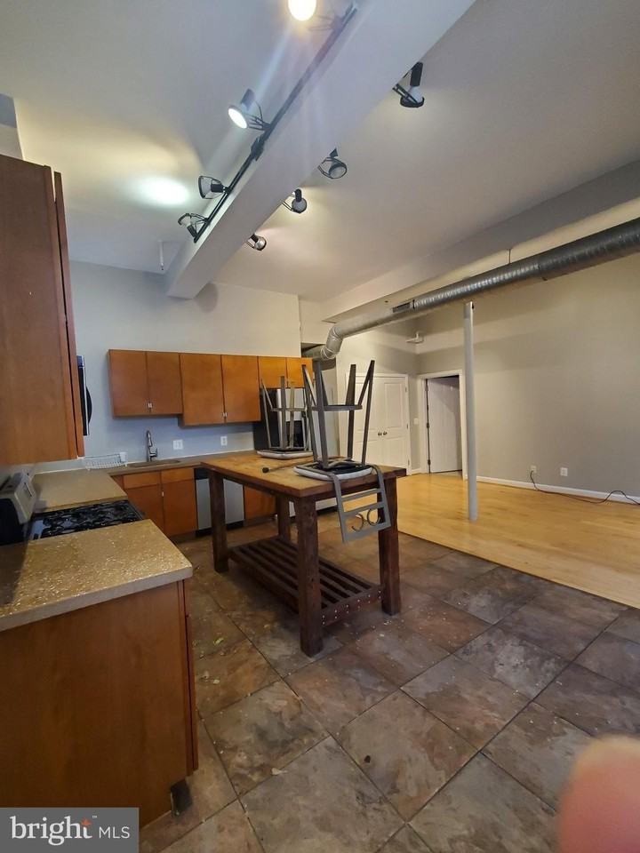 1211 S Charles St #5 - Photo 3 of 16