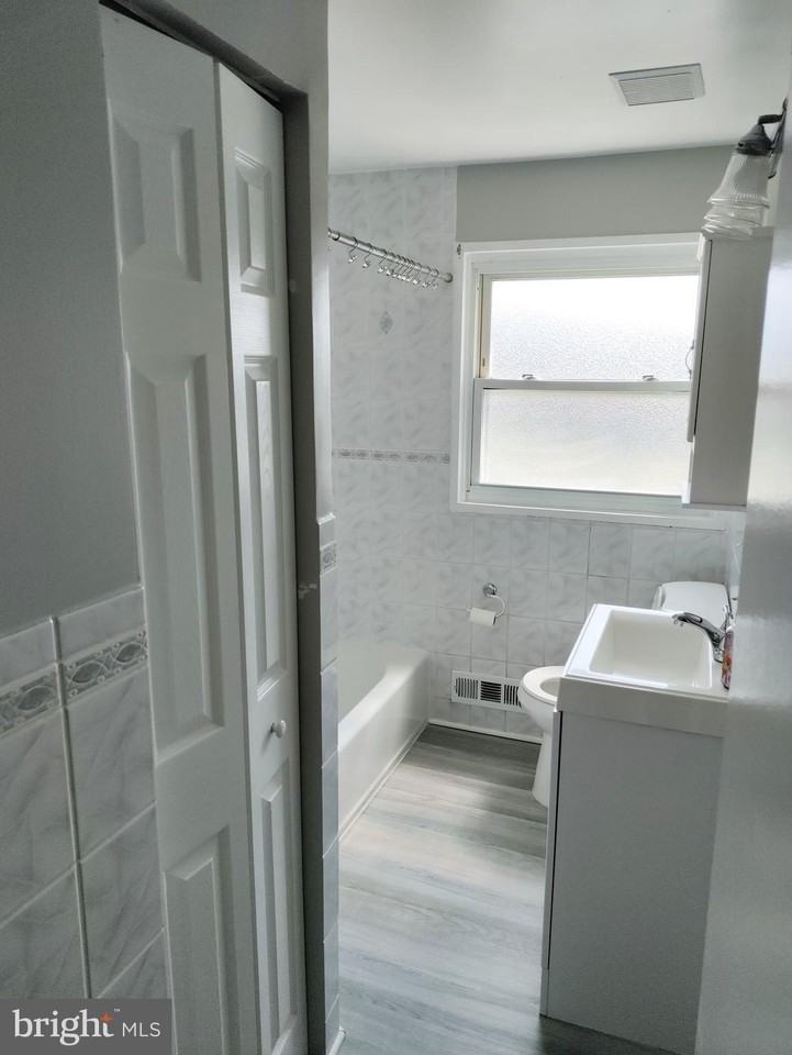 7862 Kentley Rd - Photo 5 of 16