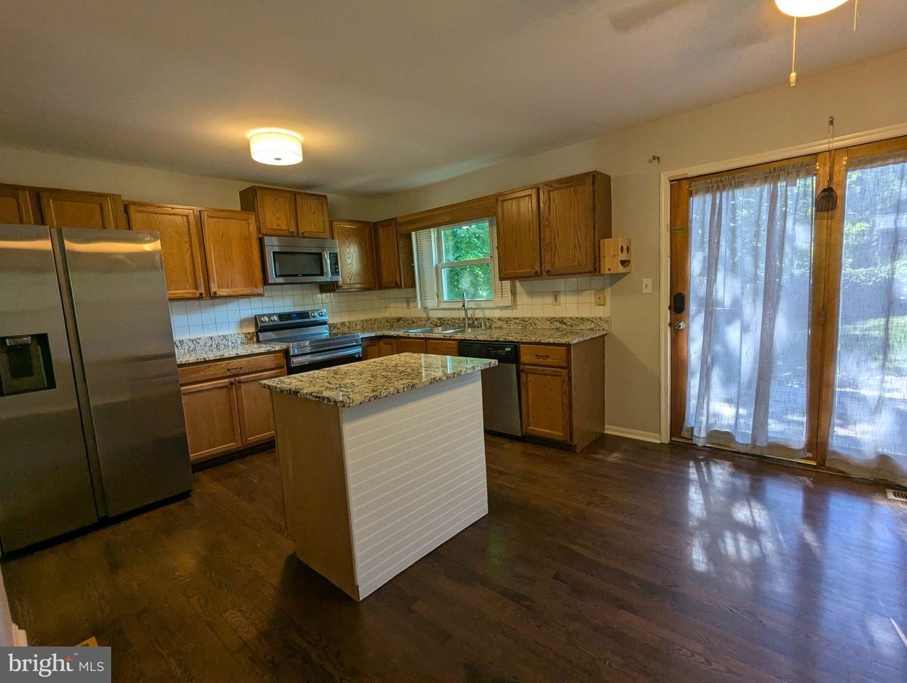 3813 Oak St - Photo 2 of 28