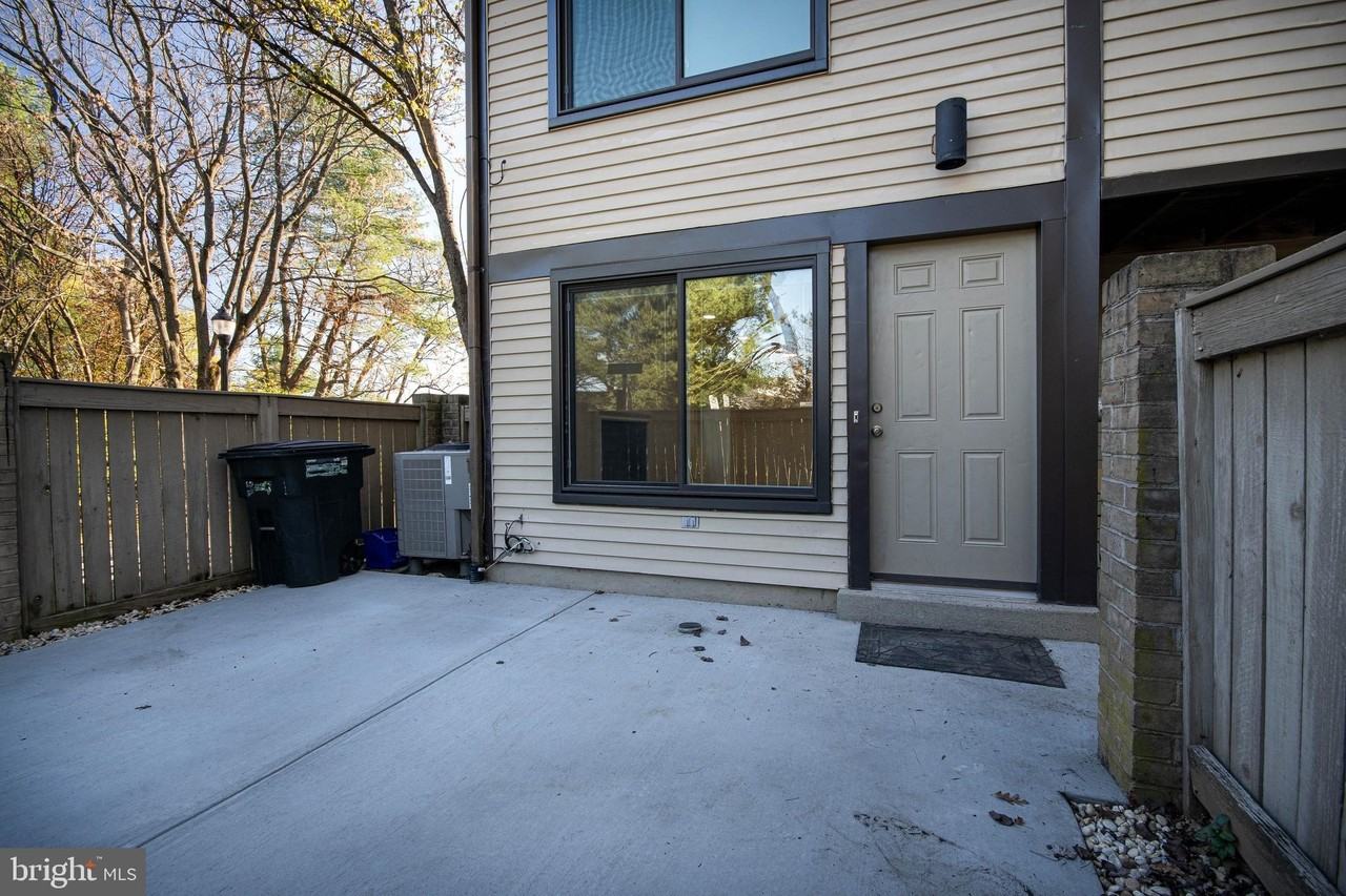 9400 Walburg Way - Photo 3 of 27