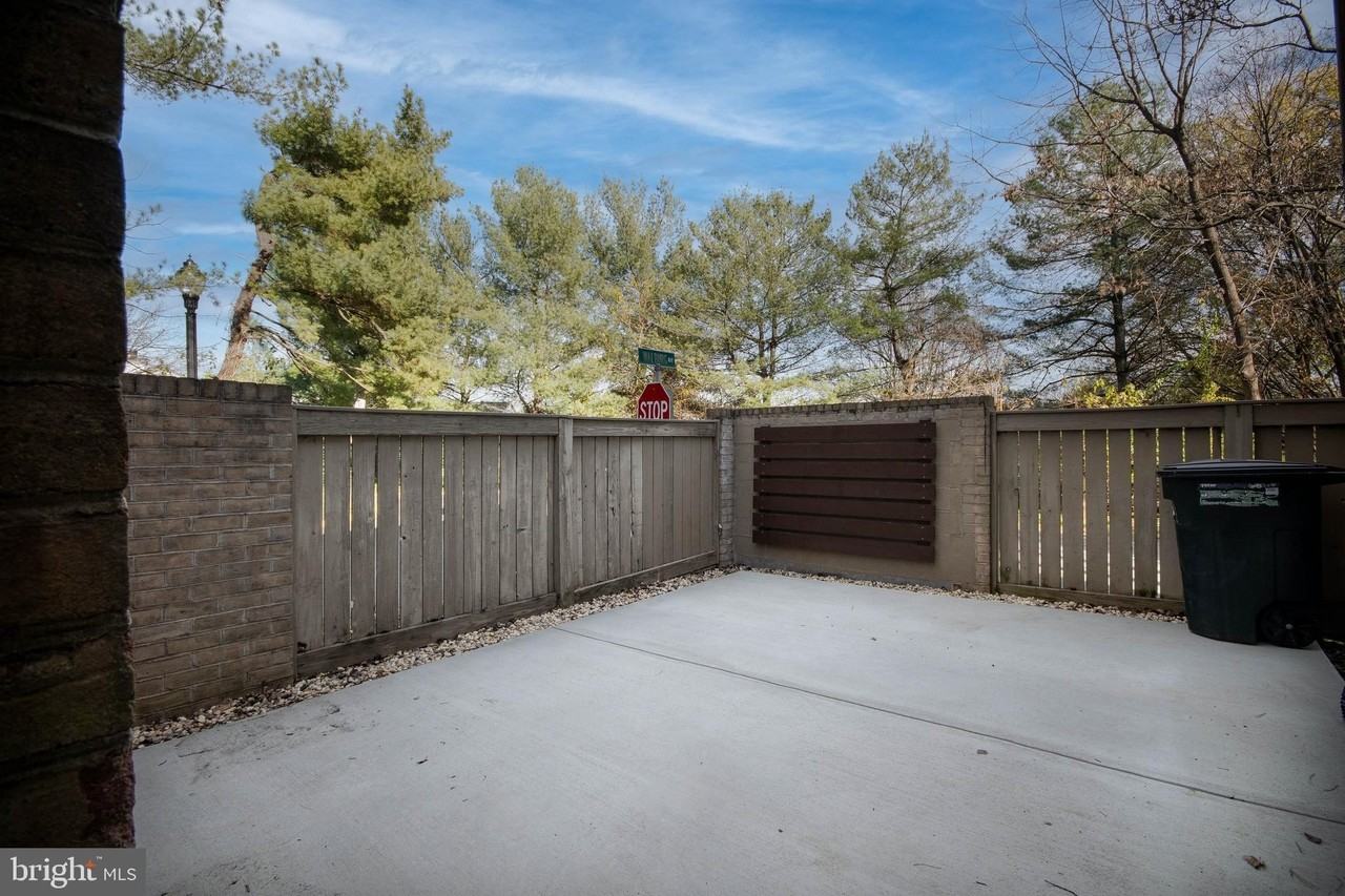 9400 Walburg Way - Photo 4 of 27