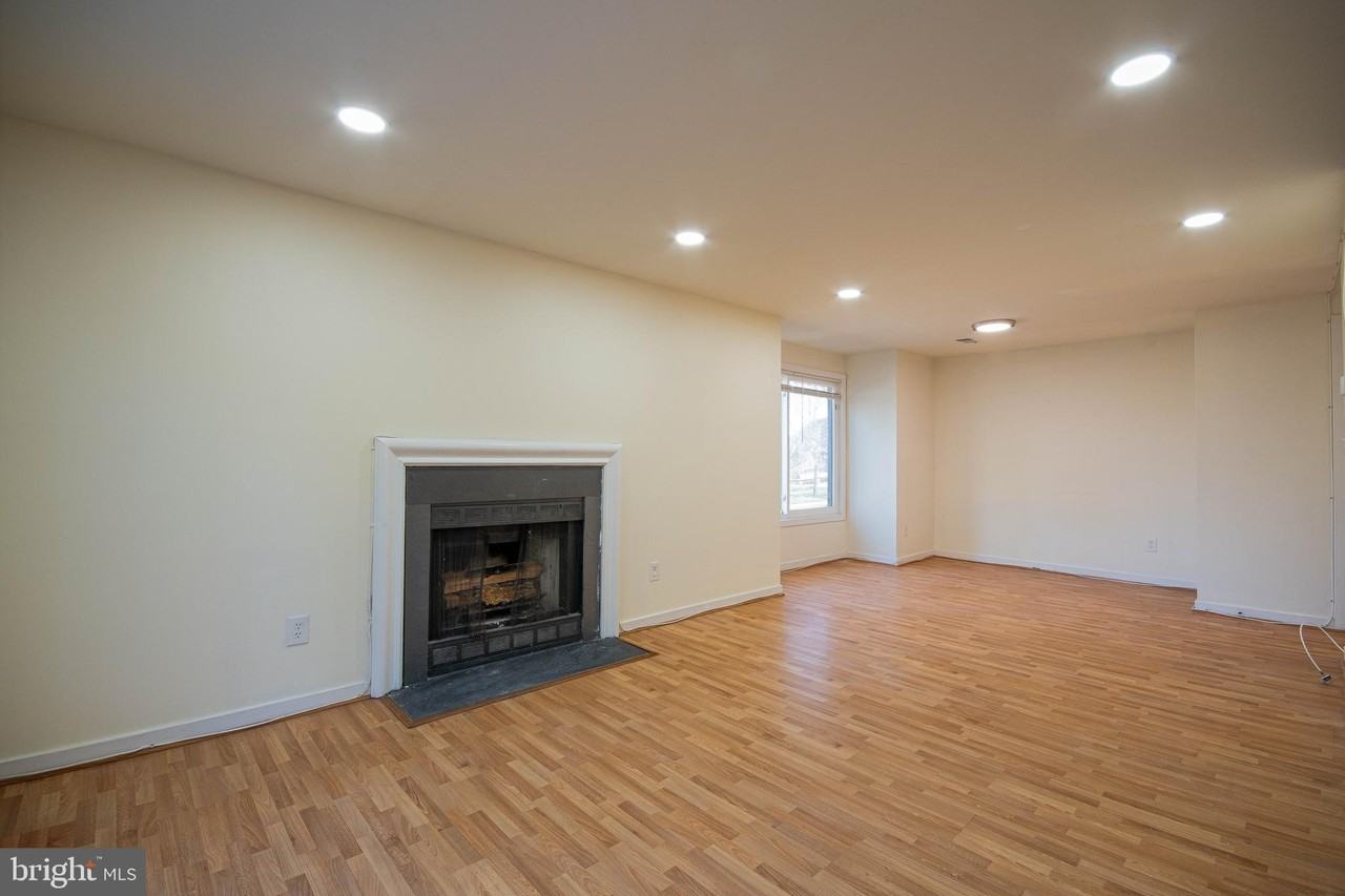9400 Walburg Way - Photo 6 of 27