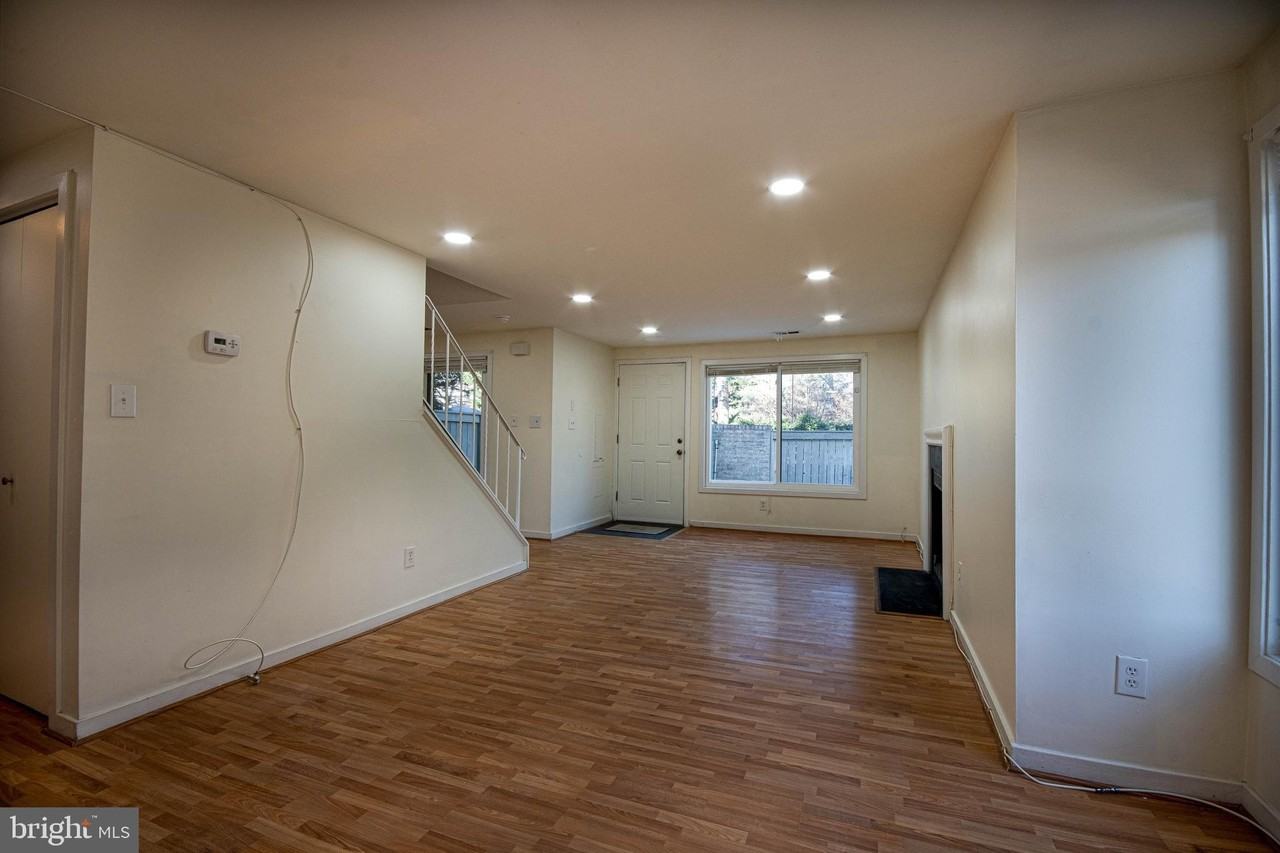 9400 Walburg Way - Photo 7 of 27