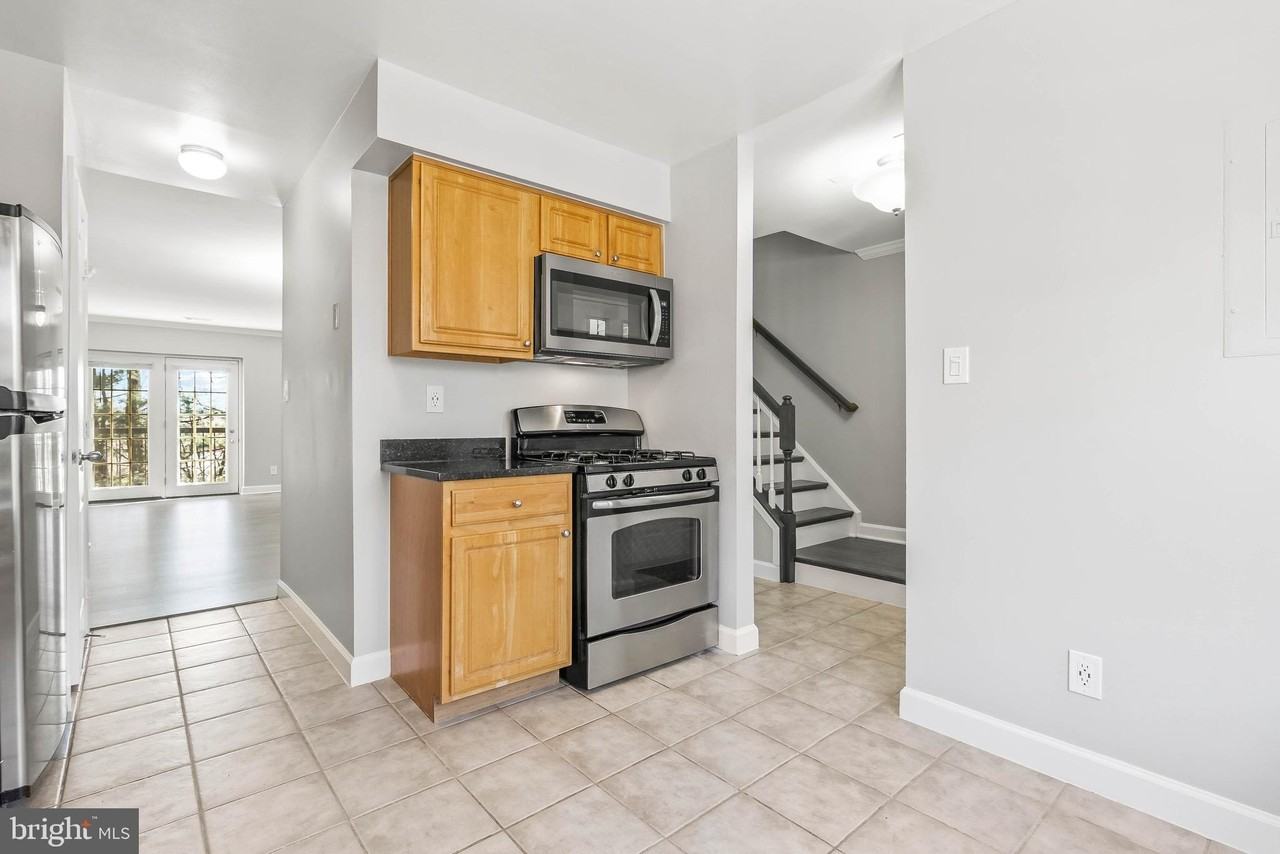 3842 Chesterwood Dr #3842 - Photo 3 of 32