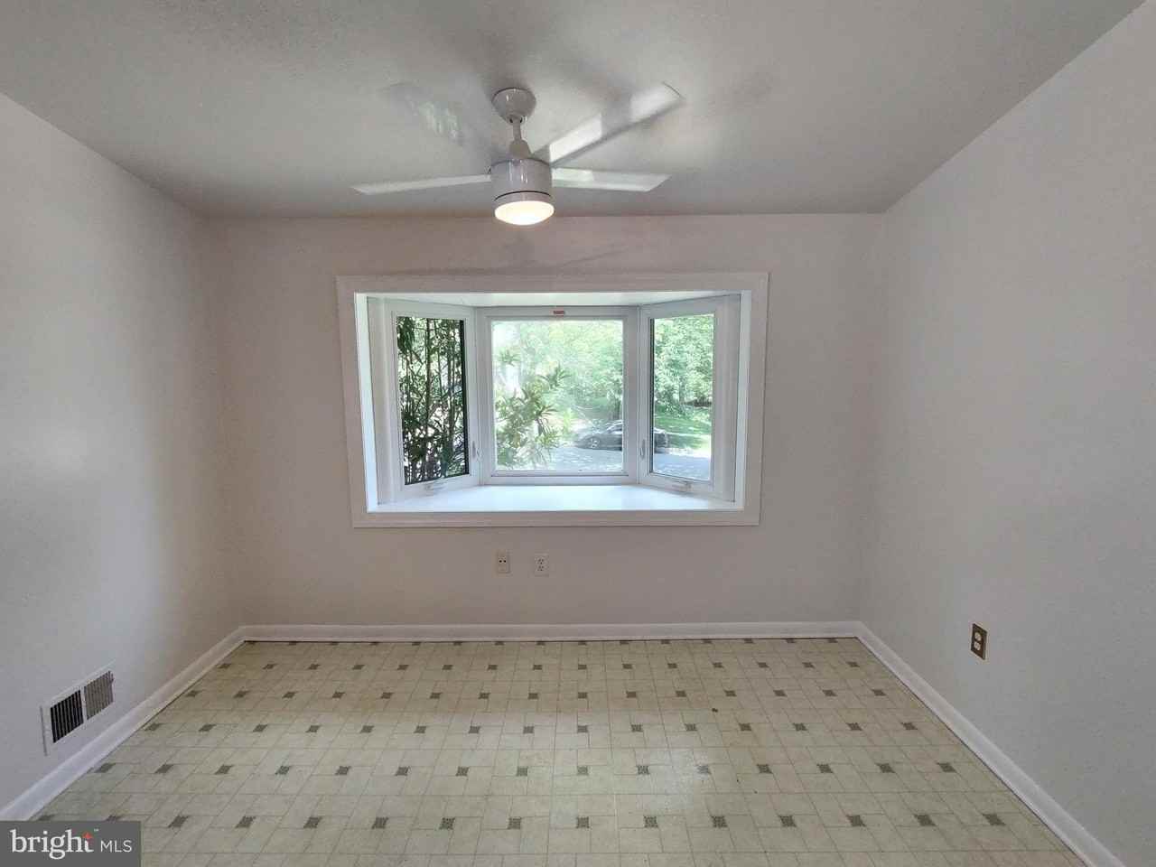112 Claybrook Dr - Photo 5 of 50