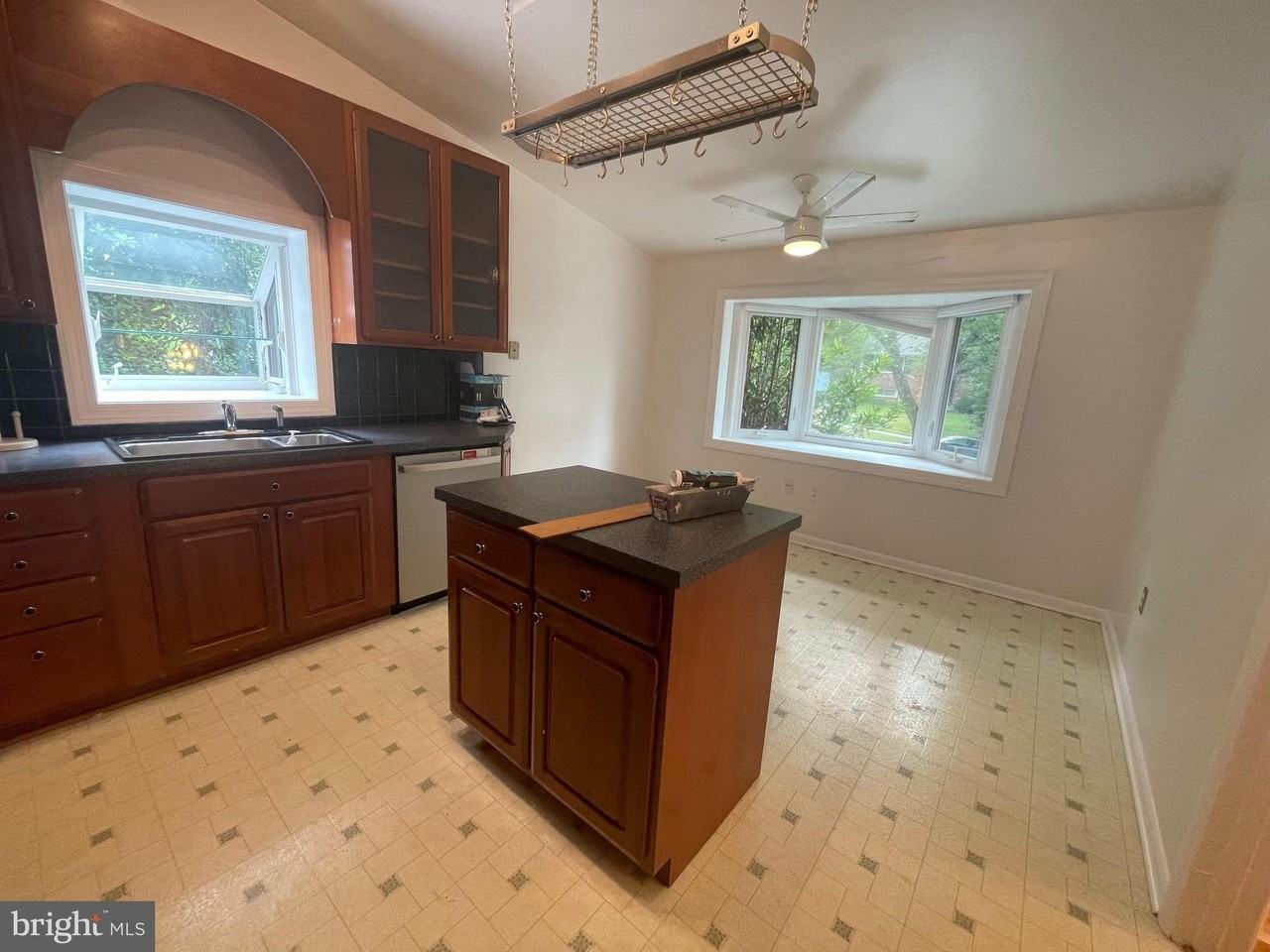 112 Claybrook Dr - Photo 6 of 50