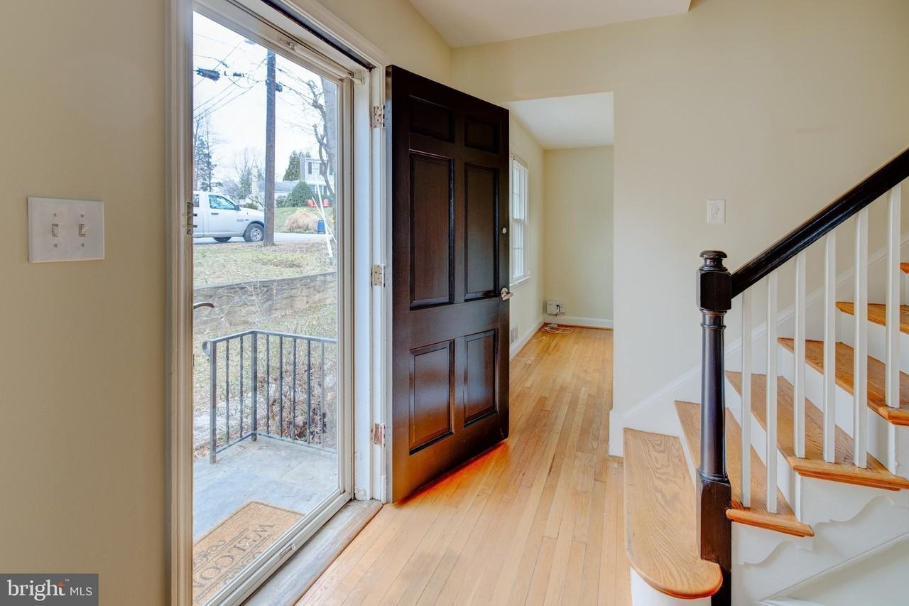 5214 Danbury Rd - Photo 2 of 29