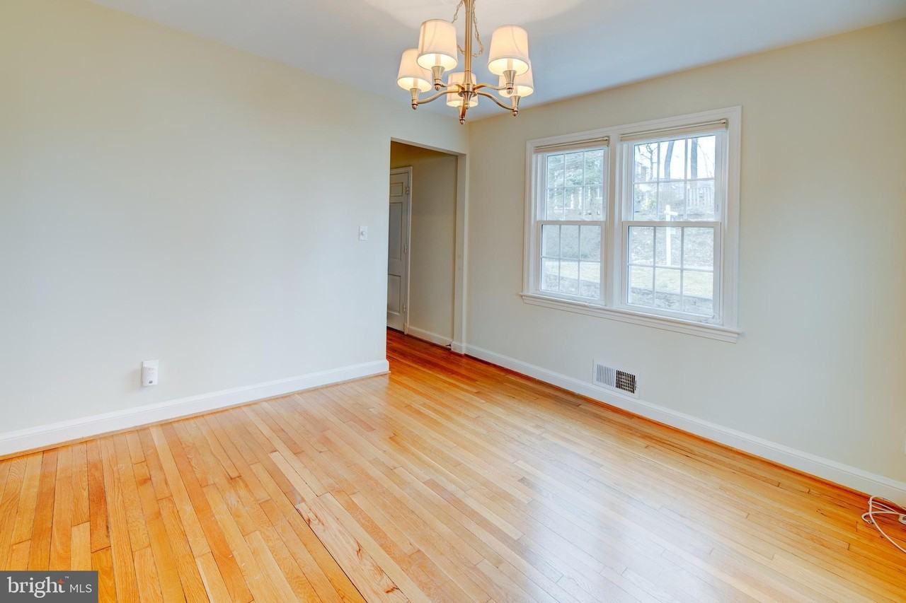 5214 Danbury Rd - Photo 4 of 29
