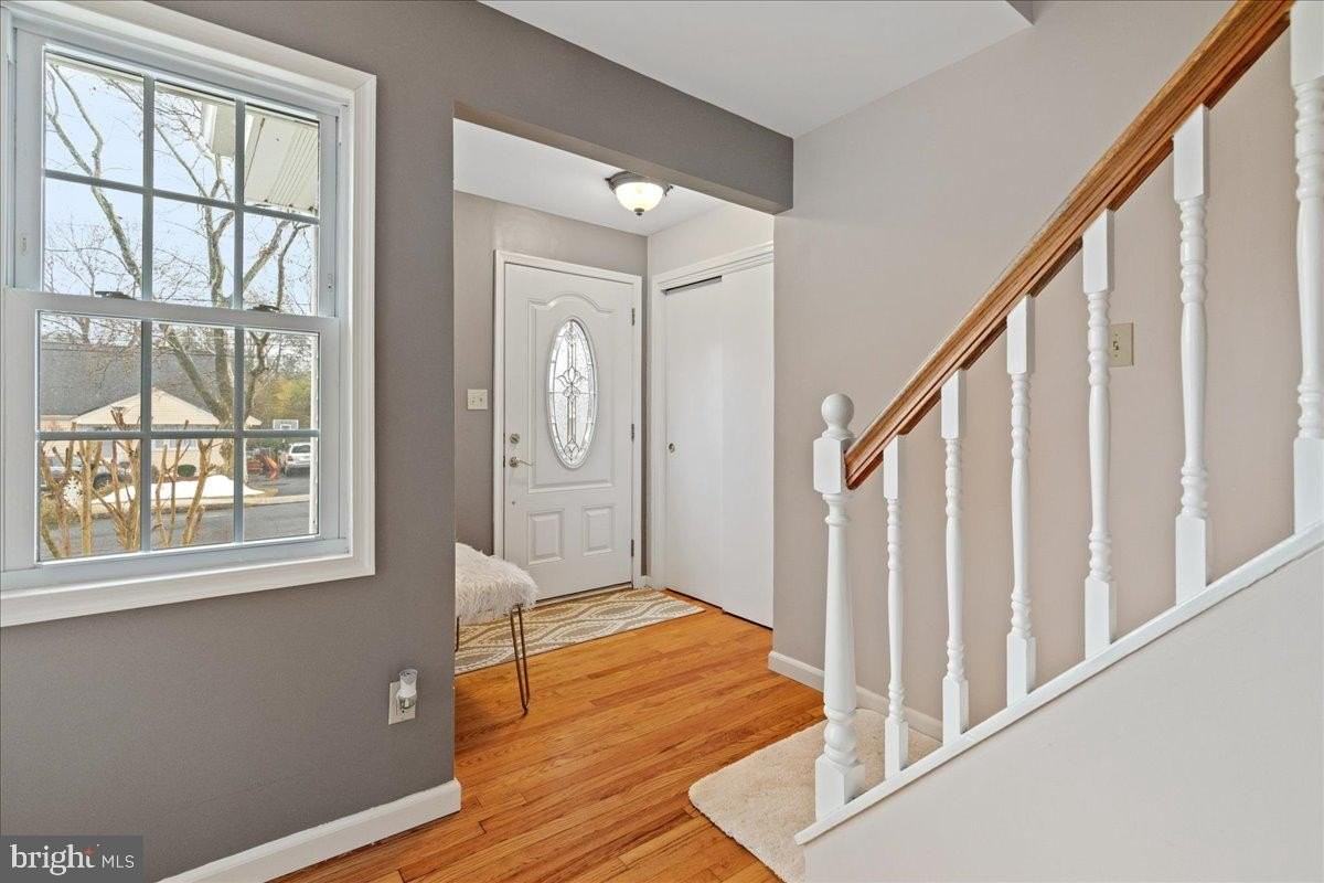 394 Franklin Ave - Photo 4 of 31