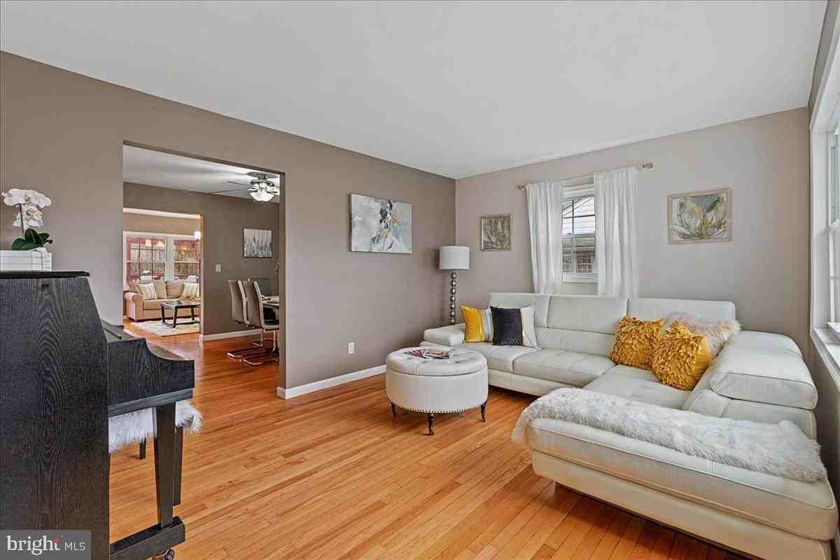 394 Franklin Ave - Photo 6 of 31