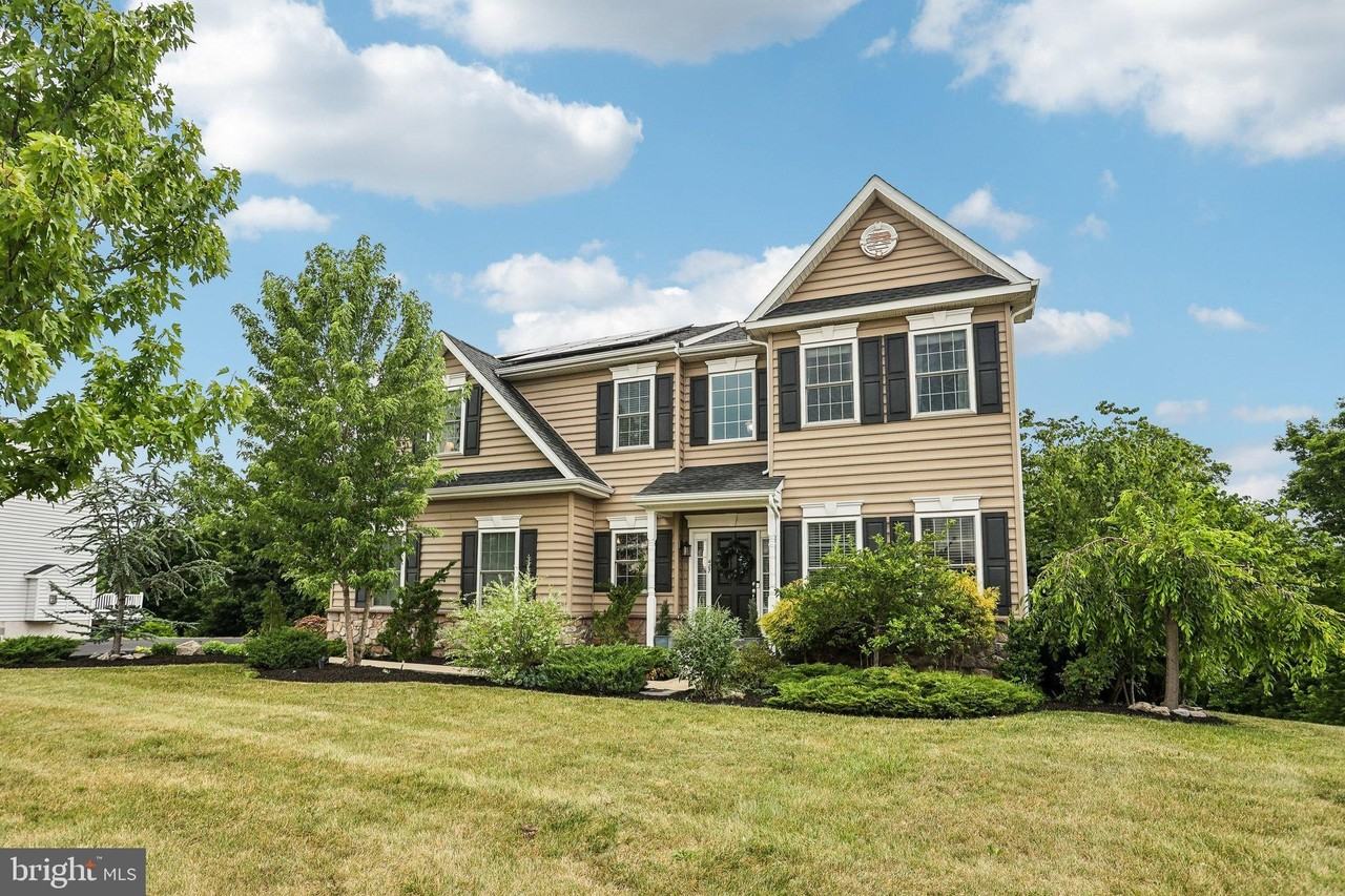 427 Green Meadow Dr - Photo 2 of 50