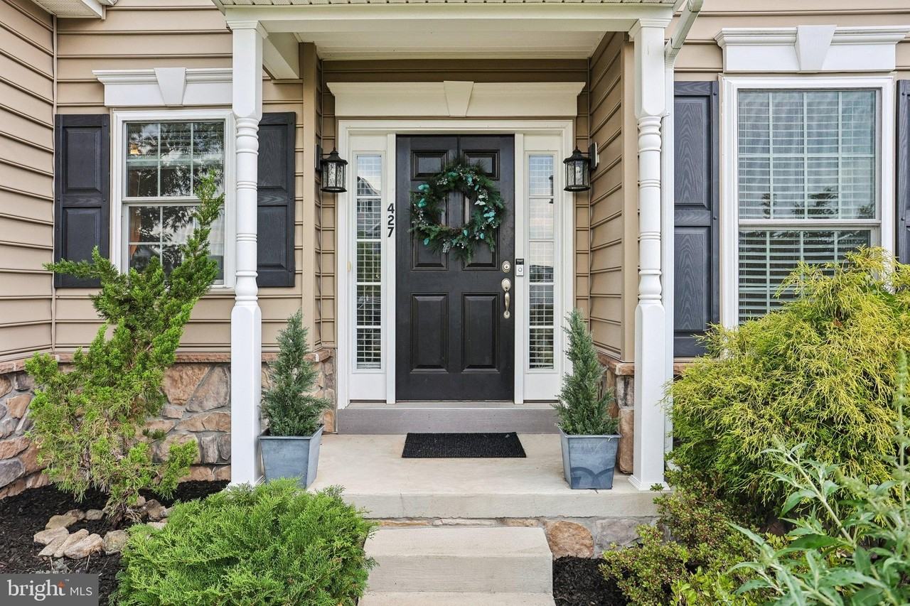 427 Green Meadow Dr - Photo 3 of 50