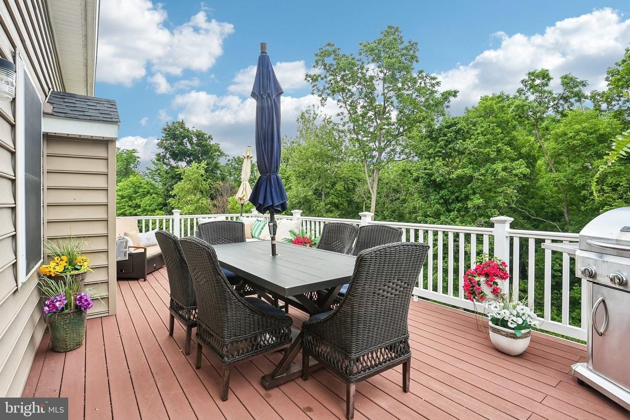427 Green Meadow Dr - Photo 4 of 50