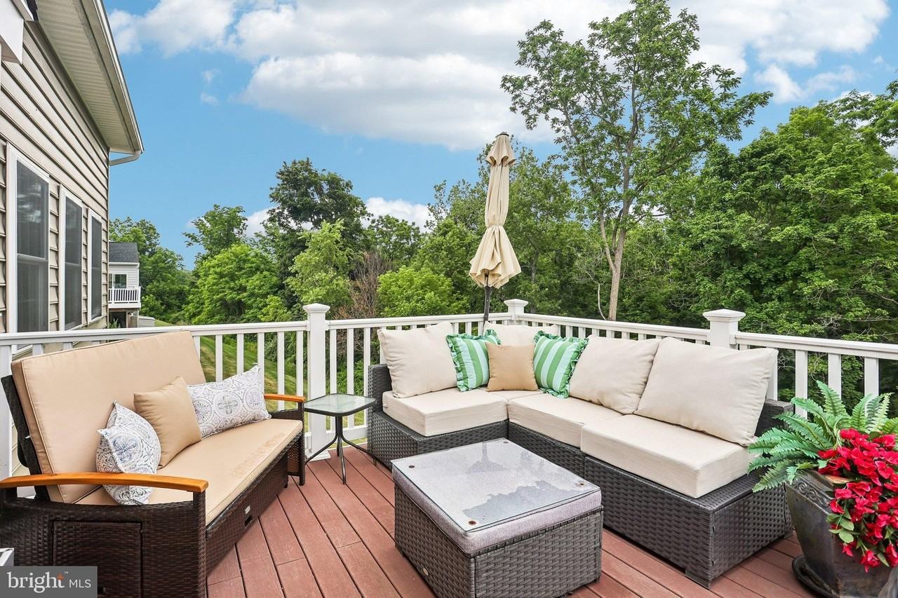 427 Green Meadow Dr - Photo 5 of 50