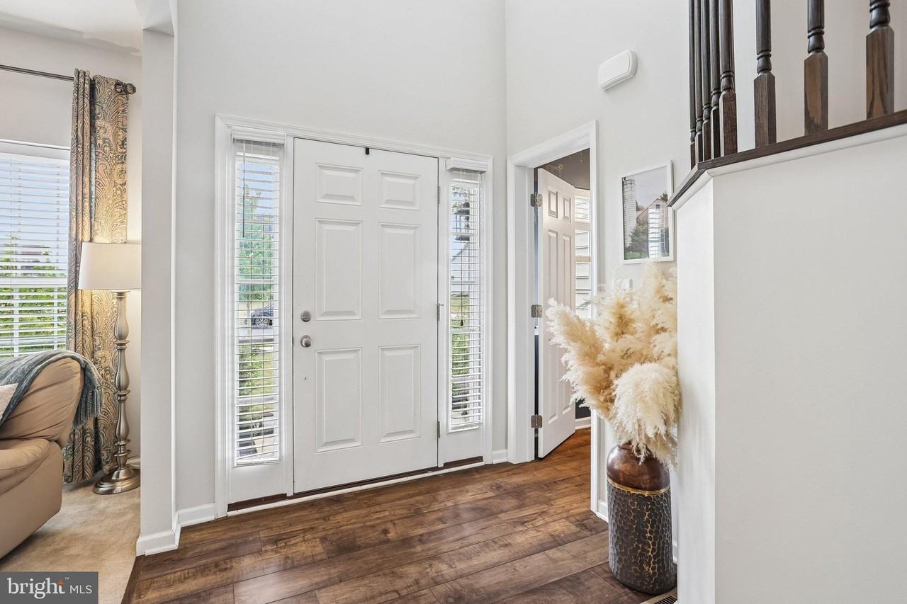 427 Green Meadow Dr - Photo 6 of 50