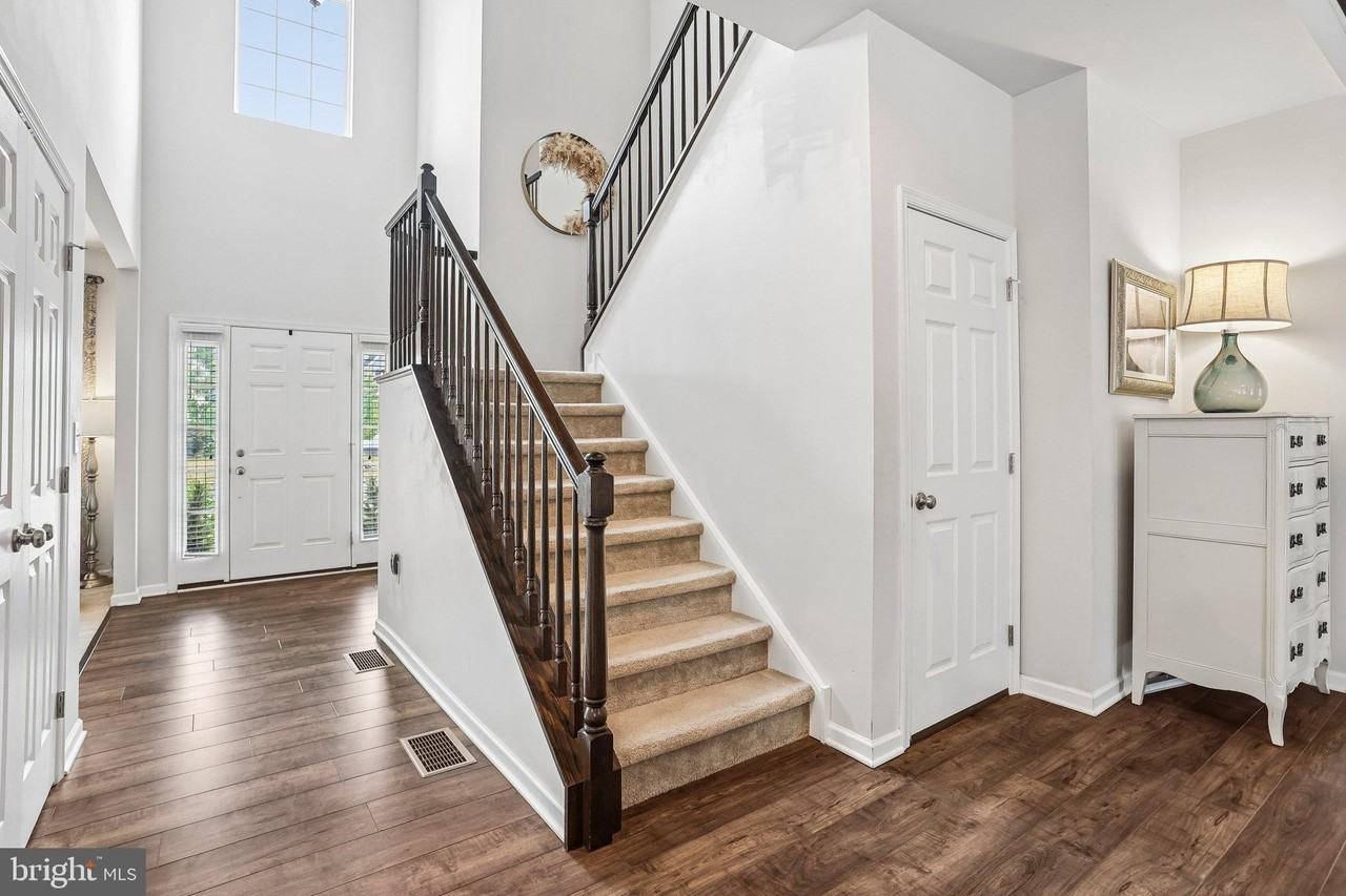 427 Green Meadow Dr - Photo 7 of 50