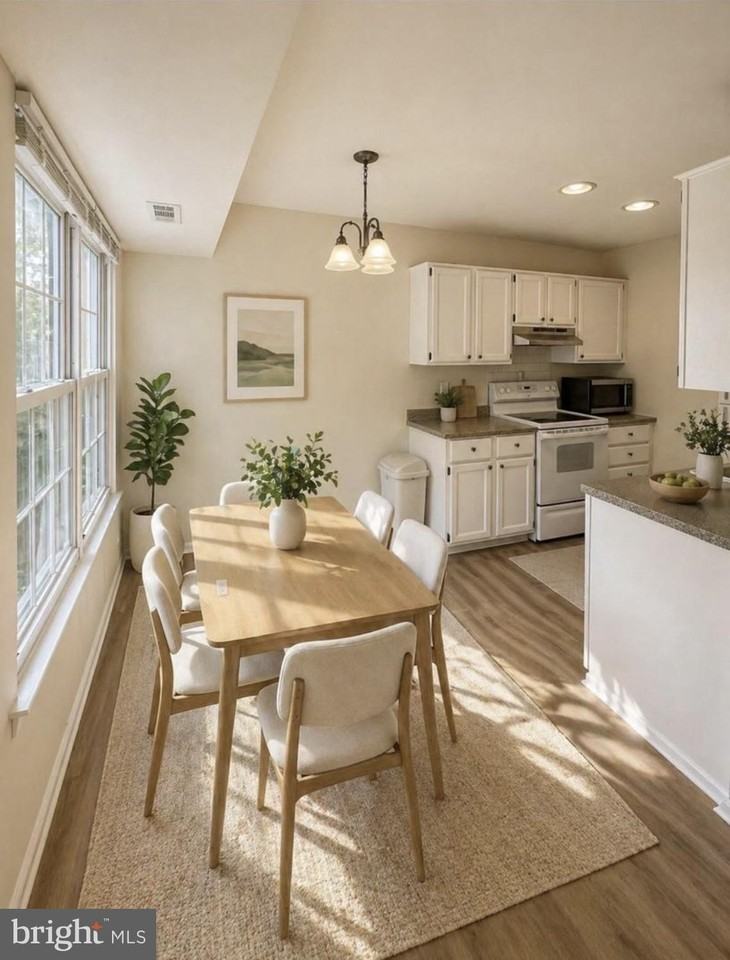 2022 Beacon Hill Dr - Photo 3 of 8