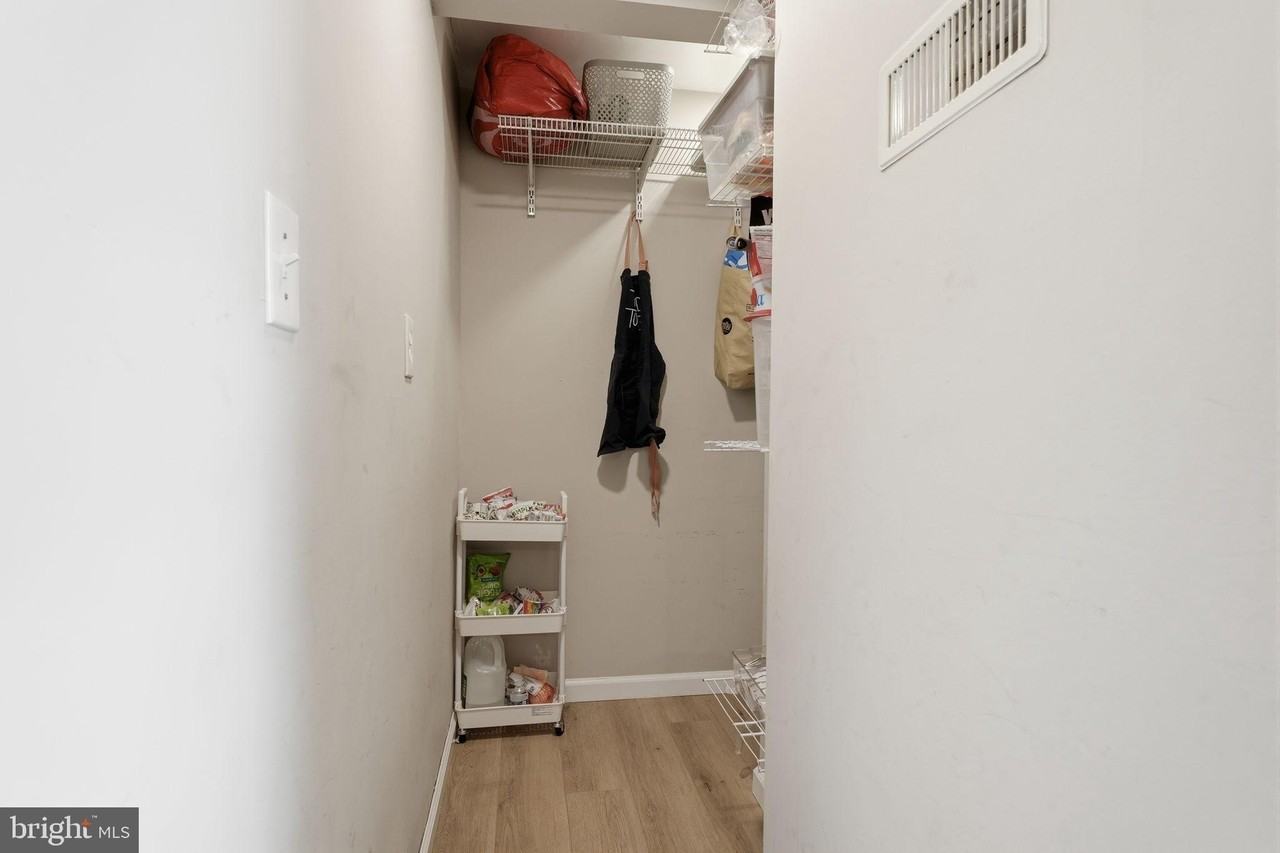 214 Washington St - Photo 5 of 36