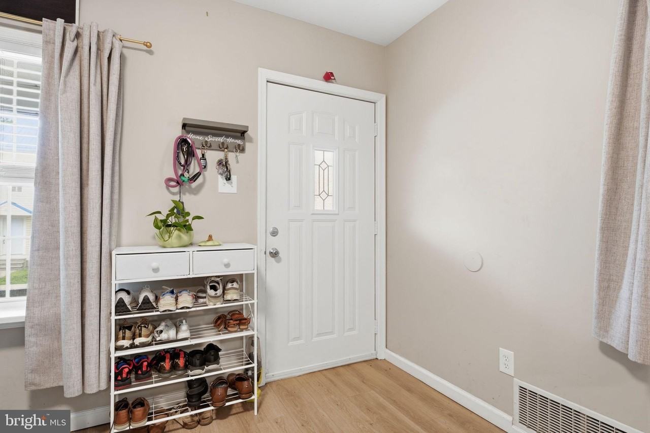 214 Washington St - Photo 7 of 36