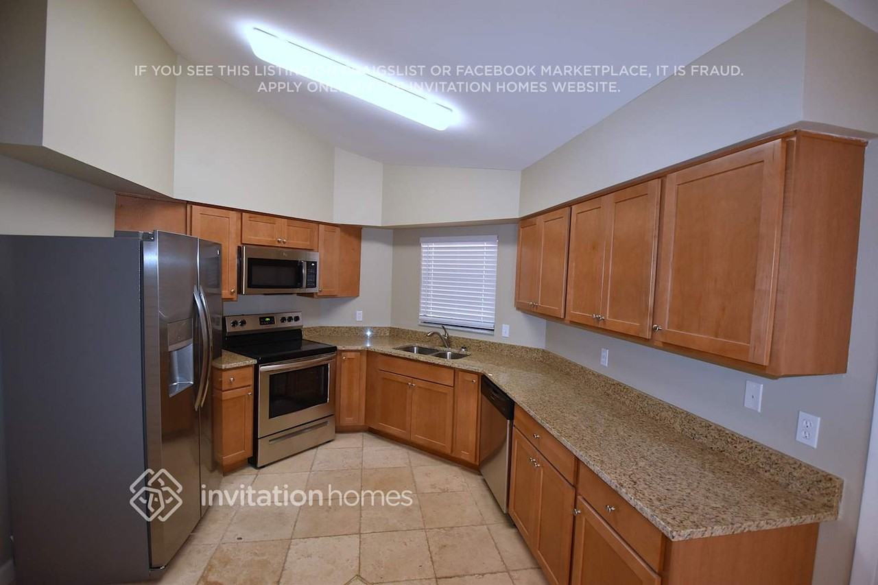 1617 Carter Oaks Dr - Photo 7 of 17