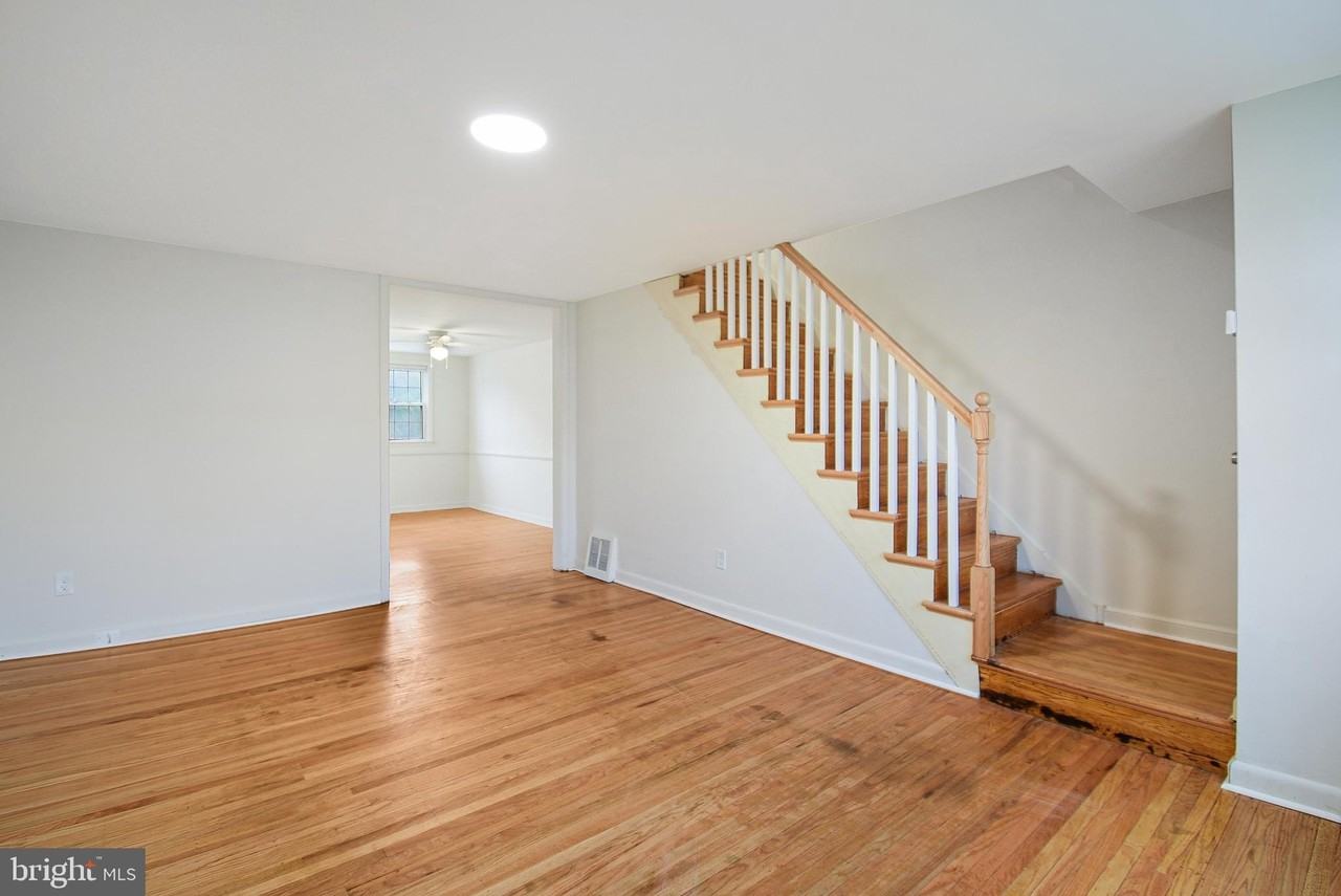 505 Stratford Rd - Photo 2 of 15