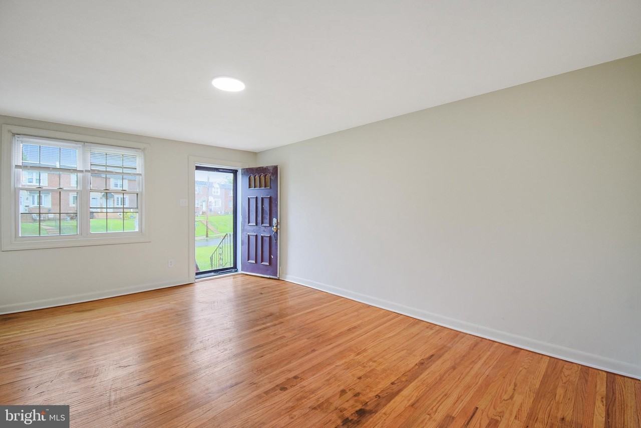 505 Stratford Rd - Photo 3 of 15