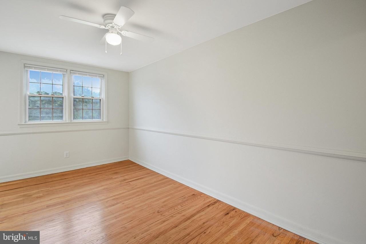 505 Stratford Rd - Photo 4 of 15