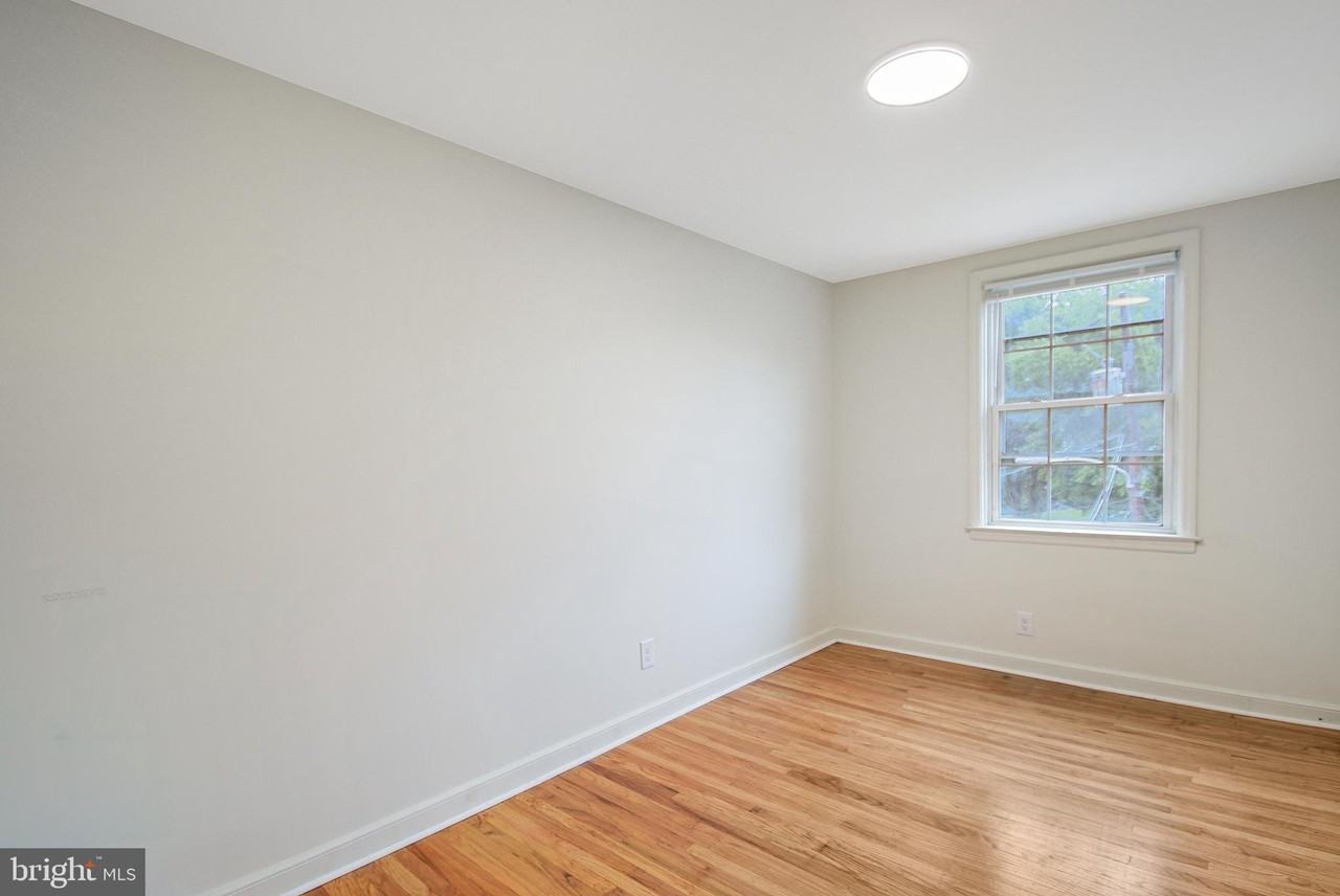 505 Stratford Rd - Photo 7 of 15