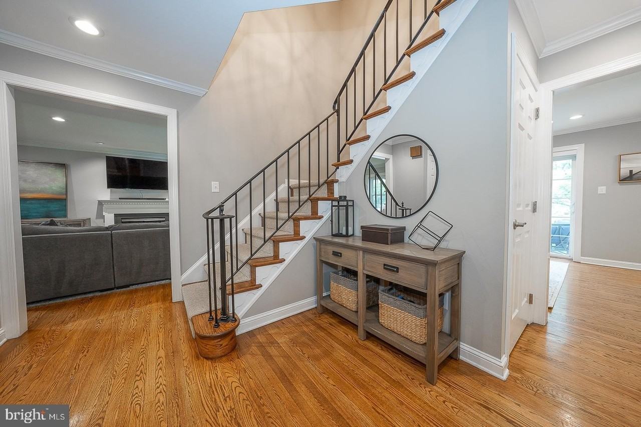 10 Hansen Ct - Photo 2 of 38