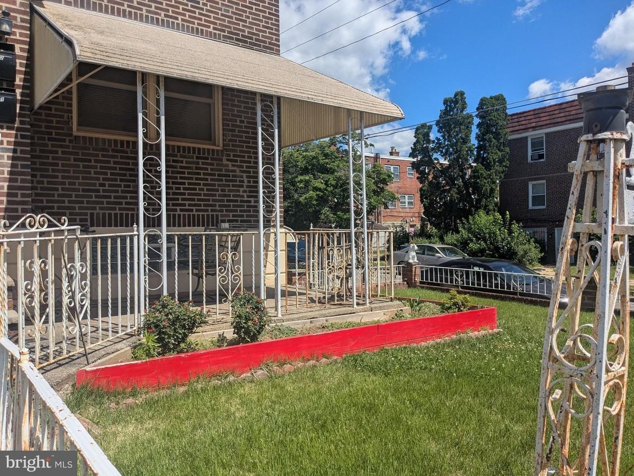 1327 Weaver St - Photo 2 of 10