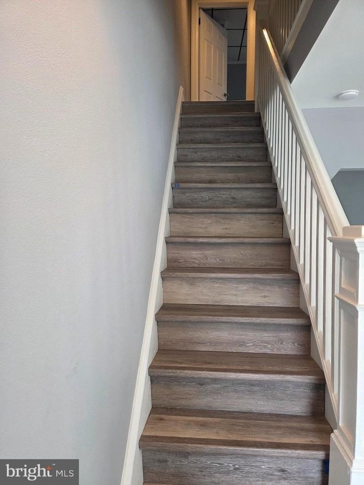 1954 Kohl St - Photo 3 of 11