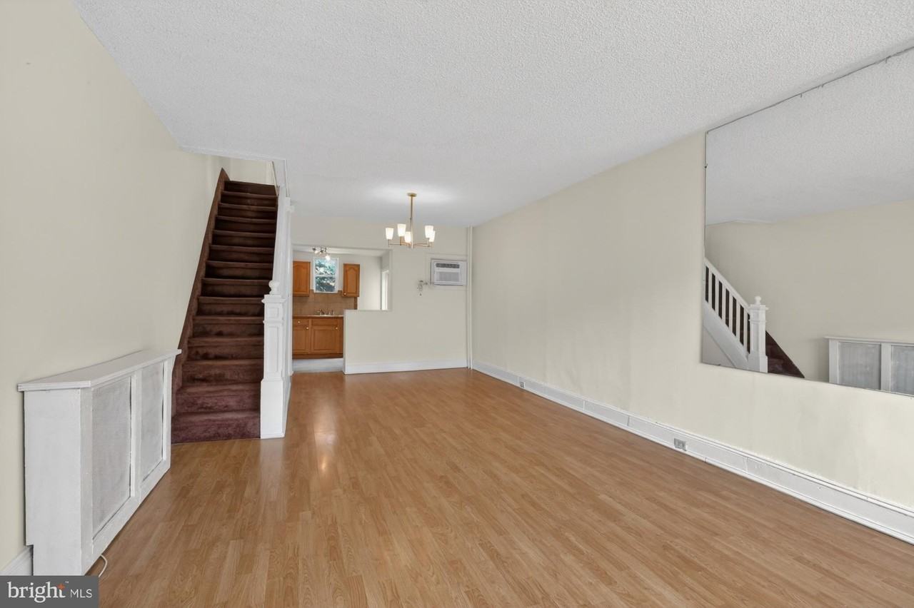 1519 Emily St - Photo 4 of 27