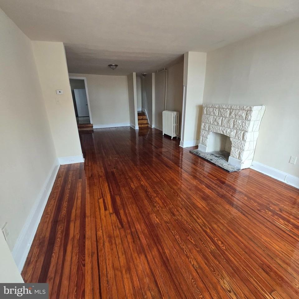 4672 Stenton Ave - Photo 5 of 16