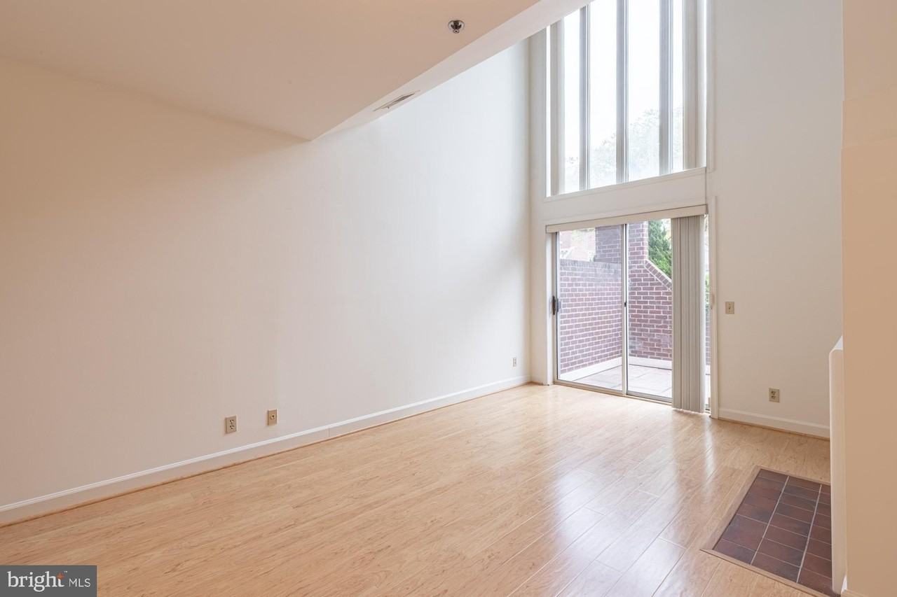 125 N Lee St - Photo 6 of 35