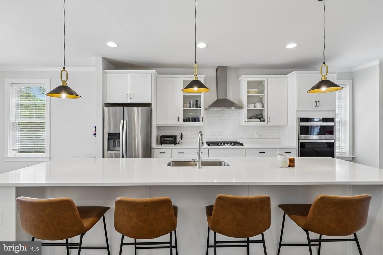 283 Willis St - Photo 4 of 45