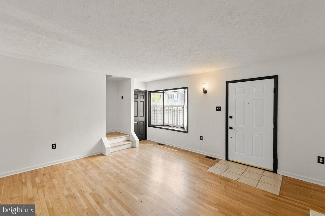 501 Tudor Dr - Photo 4 of 32