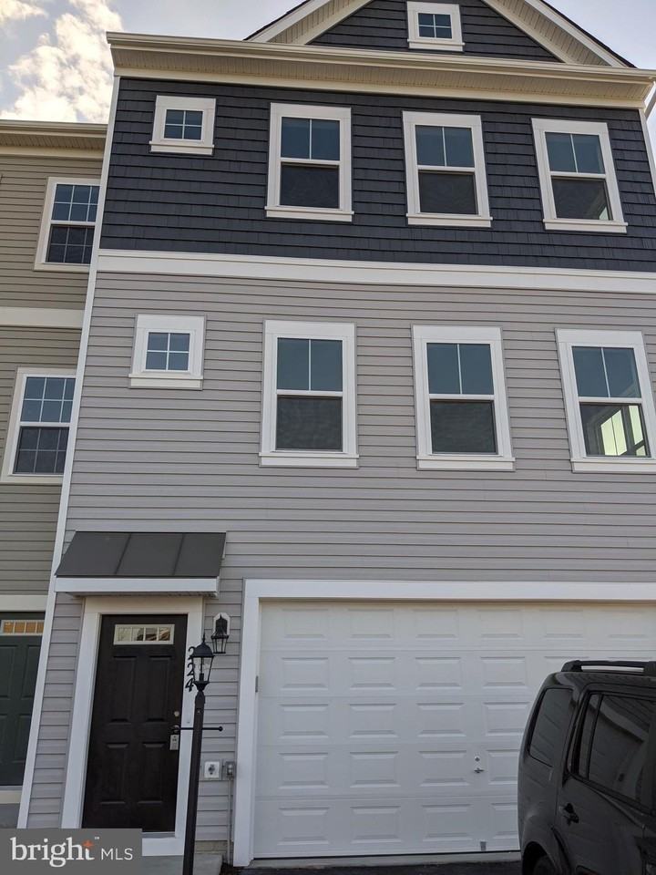 224 Parkland Dr - Photo 2 of 33