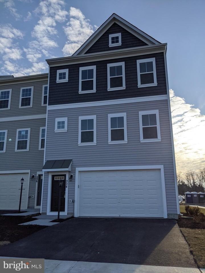 224 Parkland Dr - Photo 3 of 33