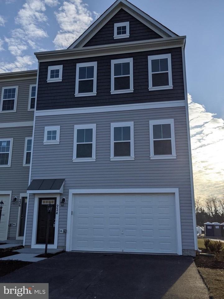 224 Parkland Dr - Photo 4 of 33
