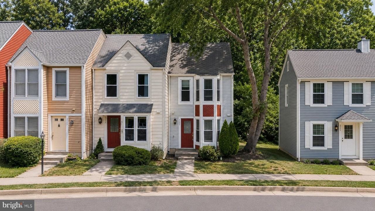 2137 Whisper Way - Photo 2 of 32