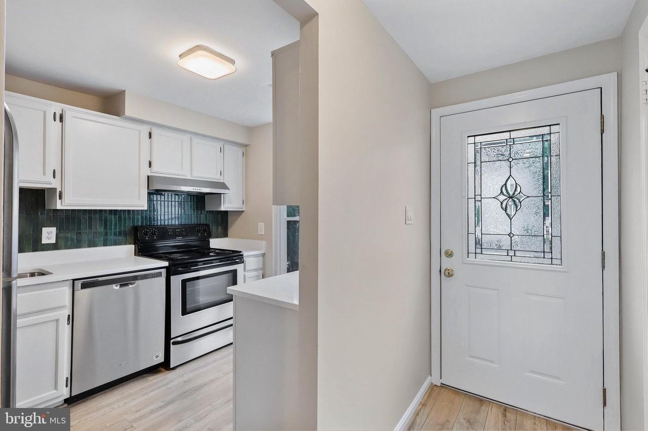 2137 Whisper Way - Photo 4 of 32